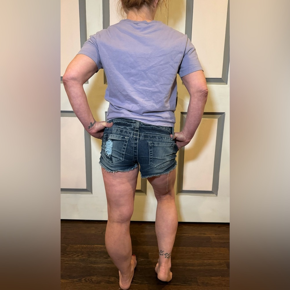 VANS - Short Sleeve Crop Keyhole Crop-top - Picture 5 of 11